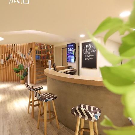 Dream 12 Hotel Taichung Bagian luar foto