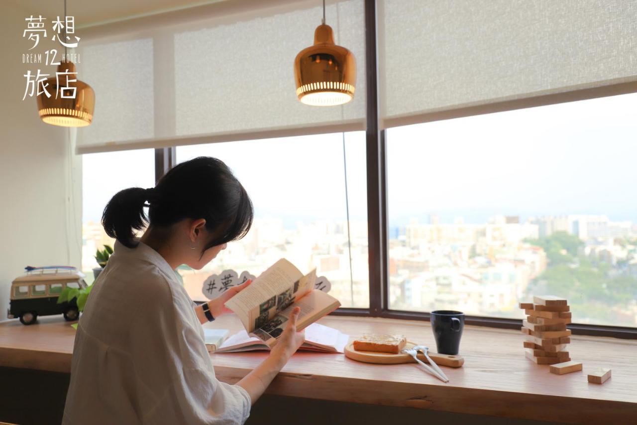 Dream 12 Hotel Taichung Bagian luar foto