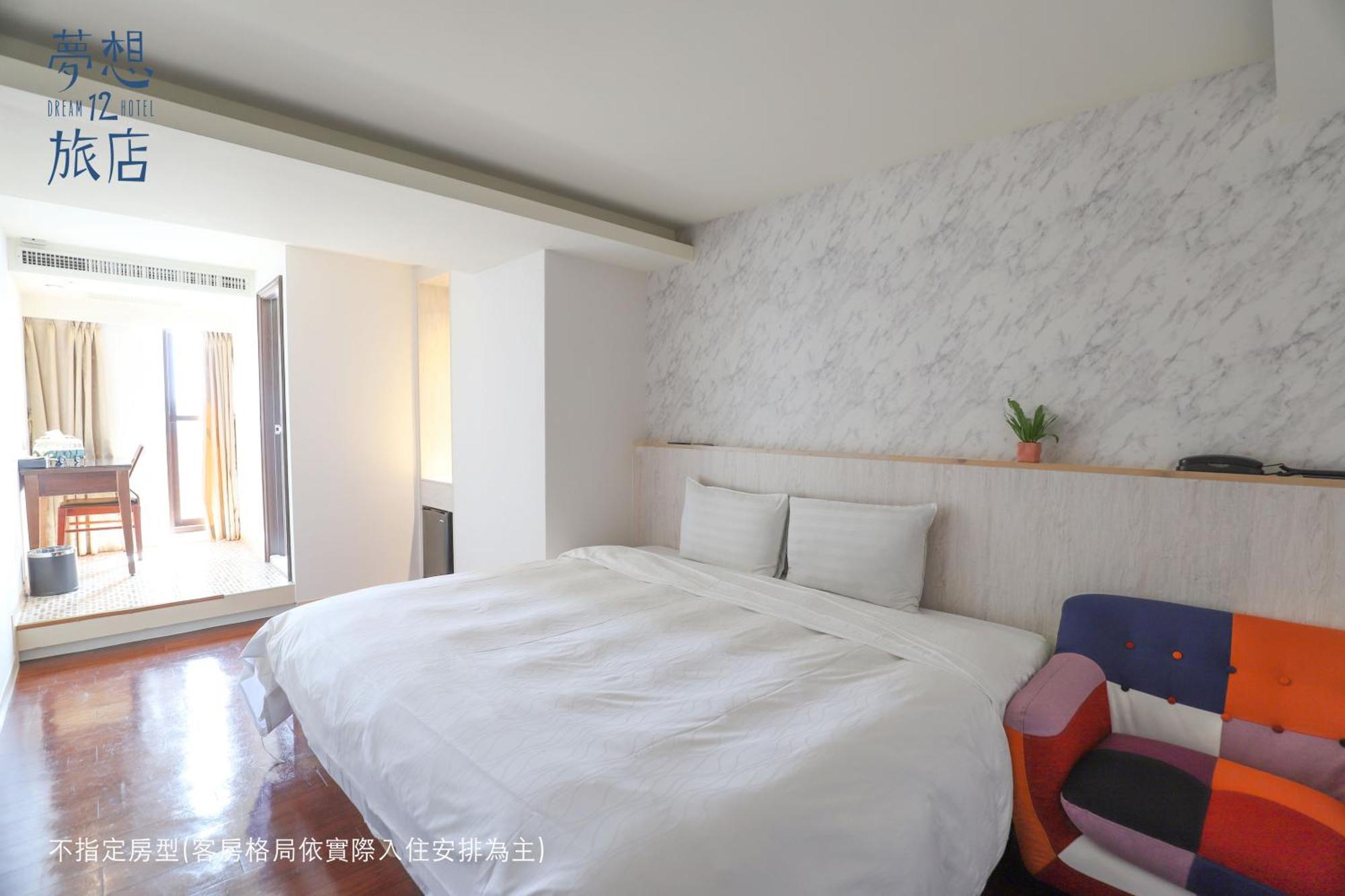Dream 12 Hotel Taichung Bagian luar foto